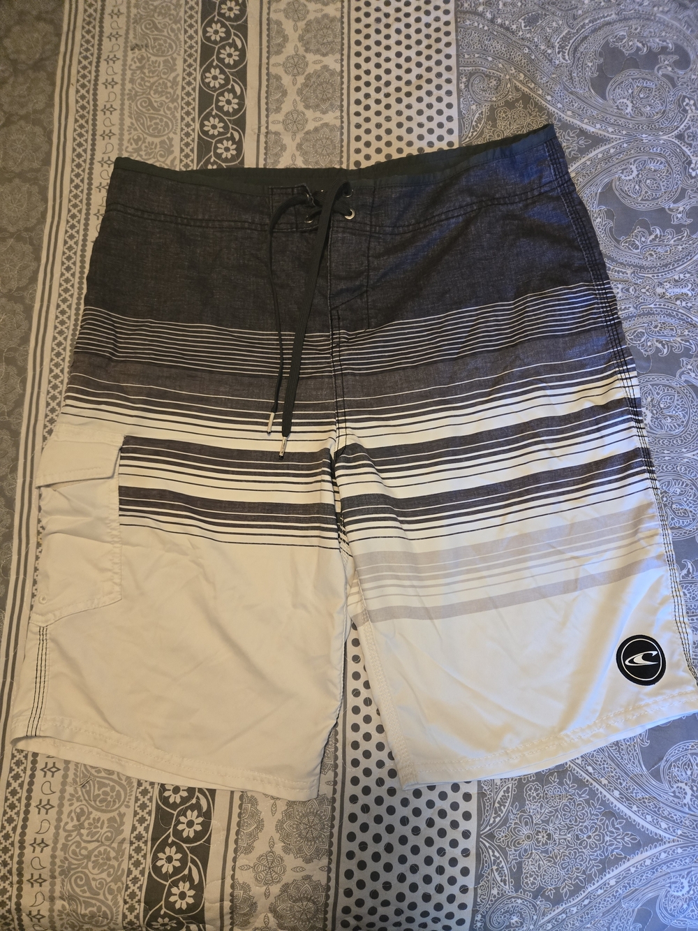 O'Neill Men’s Dark Gray & White Striped Boardshorts Size 33